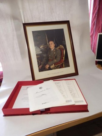 Vendo manuscritos de Franco certificado, perfecto estado, regalo cuadro de Franco. 150 euros. o cambio 00