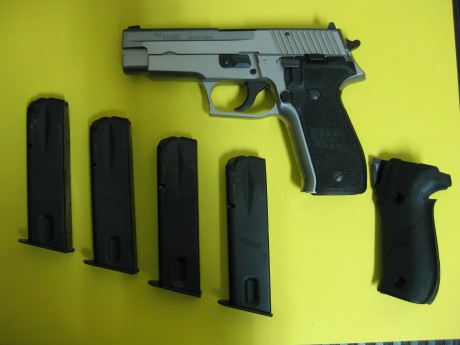Hola a todos.

Os escribo ya que llevo un tiempo maquinando la compra de este arma. 
la compra sería más 20