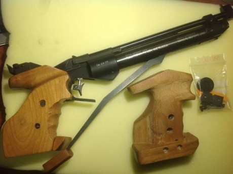 La pistola esta vendida y se pone en camino hacia su nuevo propietario. Gracias a todos por las consultas 01