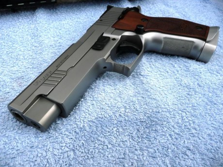 Un amigo me encarga que venda esta SIG SAUER P226 S, está casi perfecta, quitando algúna pequeña rayita. 12