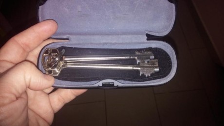 Cuando te encuentras en el sofá solo una cajita que cabe en la palma de la mano...

 CAM01402.jpg 

Cuando 00