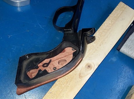 Recientemente he comprado en el foro un Ruger Old Army en acero al carbono pavonado. En las fotos del 70