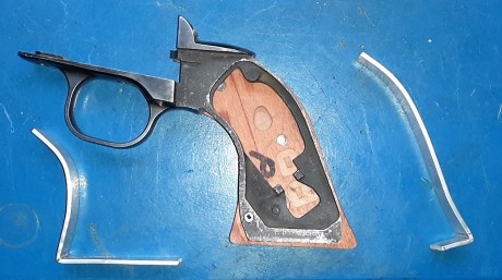 Recientemente he comprado en el foro un Ruger Old Army en acero al carbono pavonado. En las fotos del 80