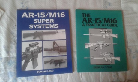 Vendo dos libros sobre el fusil M-16 , sus variantes y accesorios 20 euros cada libro. Contesto por privado 00