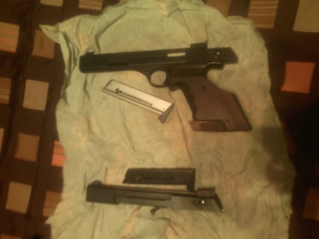 Vendo pistola alemana marca erma bien conocida por los tiradores dos carros 32 y 22 cachas anatómicas 22