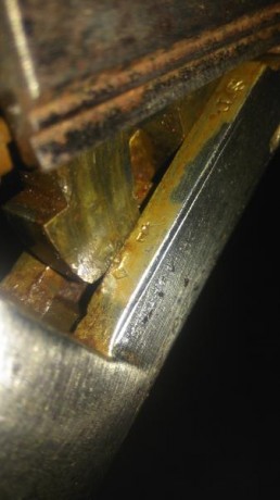 hola tengo una escopeta antigua de caza monotiro tiene el símbolo E.LG  sin corona quisiera saver algo 02