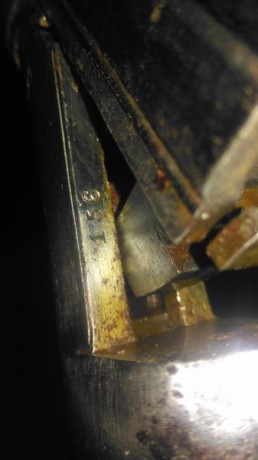 hola tengo una escopeta antigua de caza monotiro tiene el símbolo E.LG  sin corona quisiera saver algo 12
