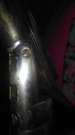 hola tengo una escopeta antigua de caza monotiro tiene el símbolo E.LG  sin corona quisiera saver algo 10
