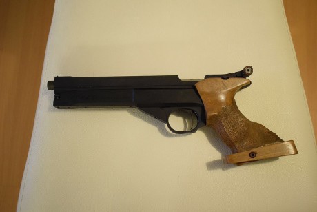 Vendo Airmach Mod 600. Cal 4.5. 

La pistola procede de herencia, tiene sus años ya. Esteticamente esta 00