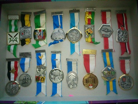 Hola. Vendo colección de medallas suizas relacionadas con el tiro y varias temáticas.
Se venden por lotes 11