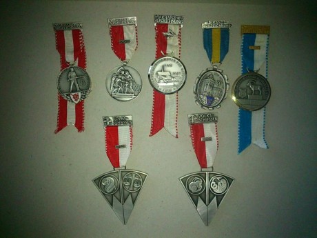 Hola. Vendo colección de medallas suizas relacionadas con el tiro y varias temáticas.
Se venden por lotes 10