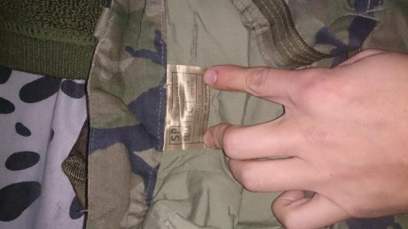 Vendo pantalón de invierno boscoso original del Ejército de Tierra. Talla 1C.
Funda de cantimplora original 01
