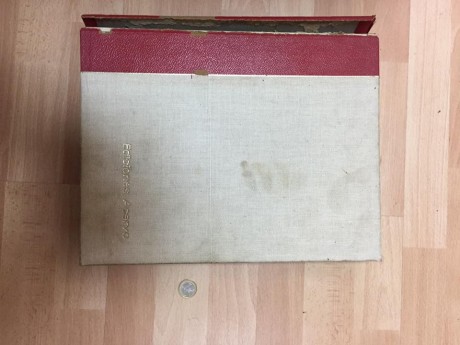 Vendo libro de España en llamas estado de tapas malo pero completo sin el disco de las canciones en 25 01