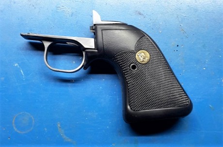Recientemente he comprado en el foro un Ruger Old Army en acero al carbono pavonado. En las fotos del 152