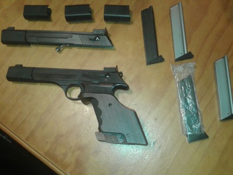 Vendo pistola alemana marca erma bien conocida por los tiradores dos carros 32 y 22 cachas anatómicas 01