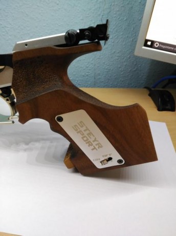 Vendo  cacha talla M, para STEYR LP10 E diestra.
La vendo porqué la he cabiado por otra mas pequeña para 11