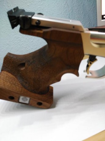 Vendo  cacha talla M, para STEYR LP10 E diestra.
La vendo porqué la he cabiado por otra mas pequeña para 20