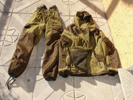 Traje de invierno de las fuerzas especiales rusas.
Forrado de tejido polar,  resiste hasta -4ºC.
4  bolsillos 00
