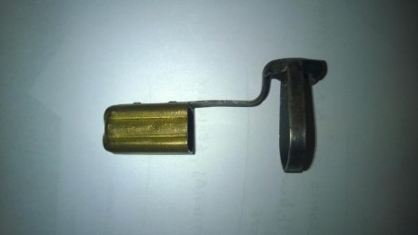  



 Cuatro peines originales para K31 en estado nuevo, 33€ con envío en península. 
Cubre bocas para 00
