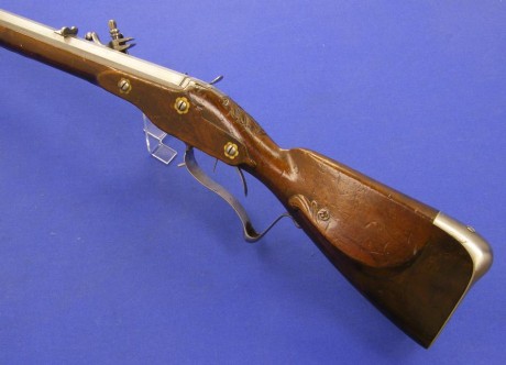 Voy a colocar unas fotos de un arma larga alemana de llave de mecha del siglo XVI. 121