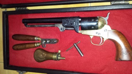 En buen estado y sin holguras. Solo modelos de   armazón de acero  .   Uberti o Pietta   por aquello de 100