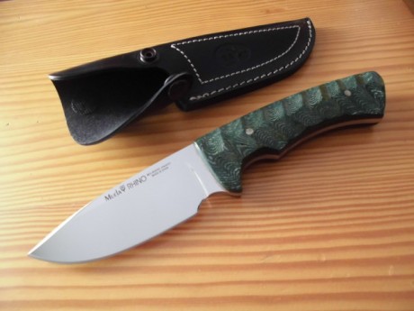 Hola a todos,
Cambio o vendo estos dos cuchillos, escucho ofertas, me interesan cuchillos militares y 01