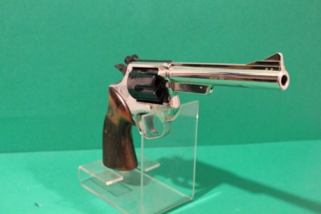 Revolver Astra CTG en calibre 357 magnun con cañon de 6" pulgadas, acabado nikel y pavon , cachas 01