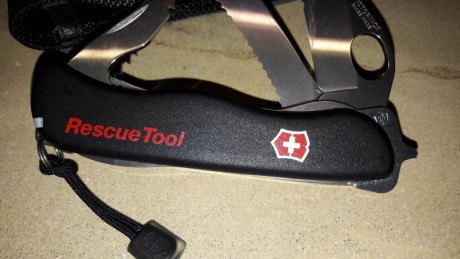 VICTORINOX RESCUE TOOL NEGRA 01