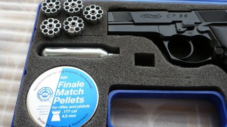 Un saludo al foro.
Pongo en venta una pistola Walter CP88 con 5 cargadores y 80 botellas de 12gr de Co2 10
