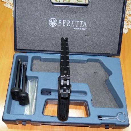Se vende Beretta 87 Target 22 LR,guiada con licencia F con muy poco uso,se entrega con su maletín original 02