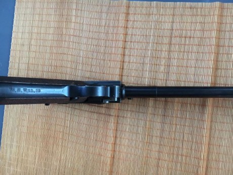 Hola a todos:
Un amigo me ha pedido que le ponga a la venta una Pistola Luger P08 de Artillería.
El arma 01