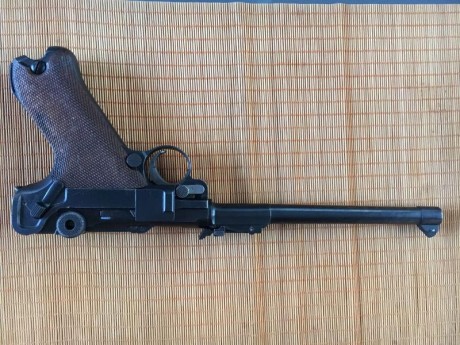 Hola a todos:
Un amigo me ha pedido que le ponga a la venta una Pistola Luger P08 de Artillería.
El arma 00