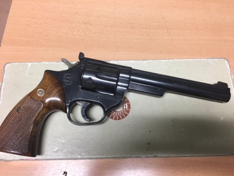 Se vende revolver Astra de 6 pulgadas, calibre 38, impecable, preparado para simple acción. 100 euros. 02