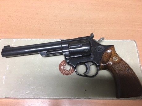 Se vende revolver Astra de 6 pulgadas, calibre 38, impecable, preparado para simple acción. 100 euros. 01