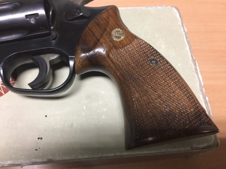 Se vende revolver Astra de 6 pulgadas, calibre 38, impecable, preparado para simple acción. 100 euros. 00