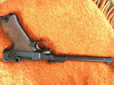Hola a todos:
Un amigo me ha pedido que le ponga a la venta una Pistola Luger P08 de Artillería.
El arma 10