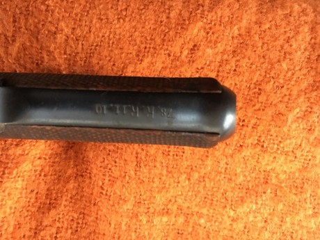 Hola a todos:
Un amigo me ha pedido que le ponga a la venta una Pistola Luger P08 de Artillería.
El arma 22