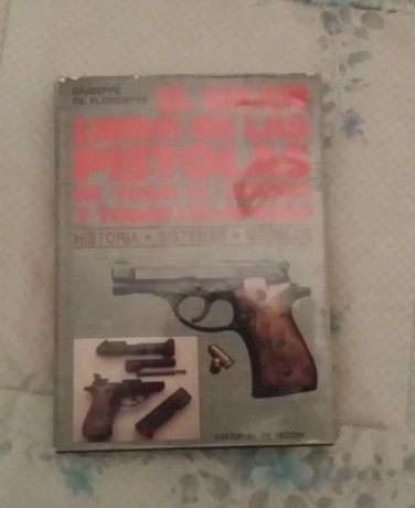vendo " el gran libro de las pistolas" toda la historia sobre las armas cortas desde los orígenes 00