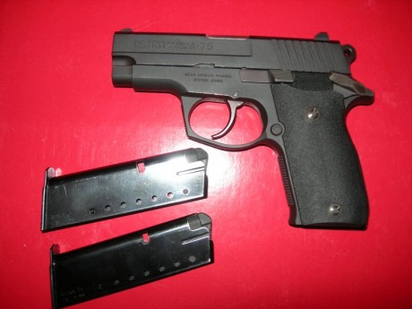 Vendo Pistola marca Astra modelo A-75 en calibre 9mm con dos Cargadores, está Guiada con Licencia A, no 02
