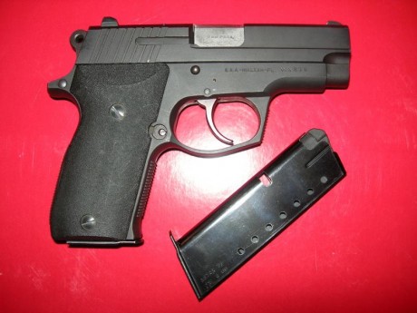 Vendo Pistola marca Astra modelo A-75 en calibre 9mm con dos Cargadores, está Guiada con Licencia A, no 01