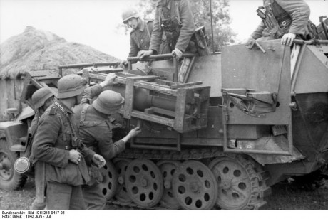 El conocido, por ejemplo, "stuka zu fust".
Todas las unidades encuadradas en los "Nebelwerfer" 40