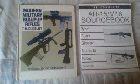 vendo libro sobre los fusiles Bullpup  y otro sobre las armas Beretta 25 euros cada uno , otro sobre las 01