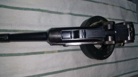 Vendo luger   9 parabelun . en libro de coleccionista (en tiro). las fotos no han salido muy bien , esta 02