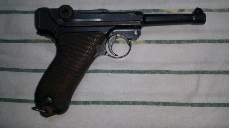 Vendo luger   9 parabelun . en libro de coleccionista (en tiro). las fotos no han salido muy bien , esta 00