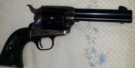 Vendo Colt SAA como nuevo, solo estrenado cal 357 magnum y cañon de 4,75 pulgadas  armazón jaspeado, se 00