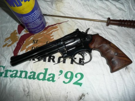 Vendo este magnífico revolver, funciona perfectamente tiene muy pocos disparos, aún cuesta sacar las vainas 01