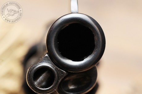 Buenas tardes.

Cada vez se pregunta más en el foro de compraventa sobre el estriado de los uberti cartucho 00