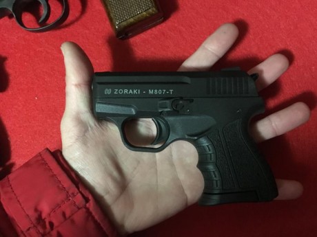 -Hola,
detonadora a estrenar de 8mm. Es como la Zoraki 906 pero mas reducida.
Se encuentra en Tarragona 00