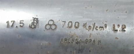 Hola e visto estas marcas y donde están me ha llamado la curiosidad, alguien me las podría descifrar?
Un 00