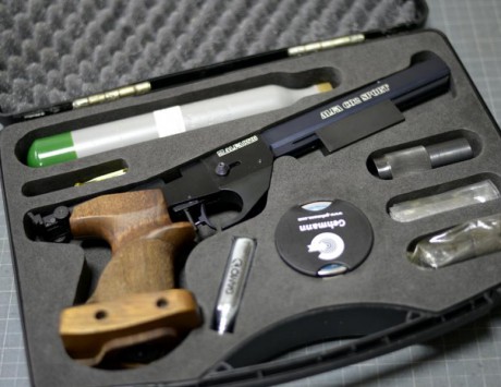 Pistola competición Alfa Sport CO2 en perfecto estado, con juntas de recambio, bombonas y accesorios.
REGALO 00
